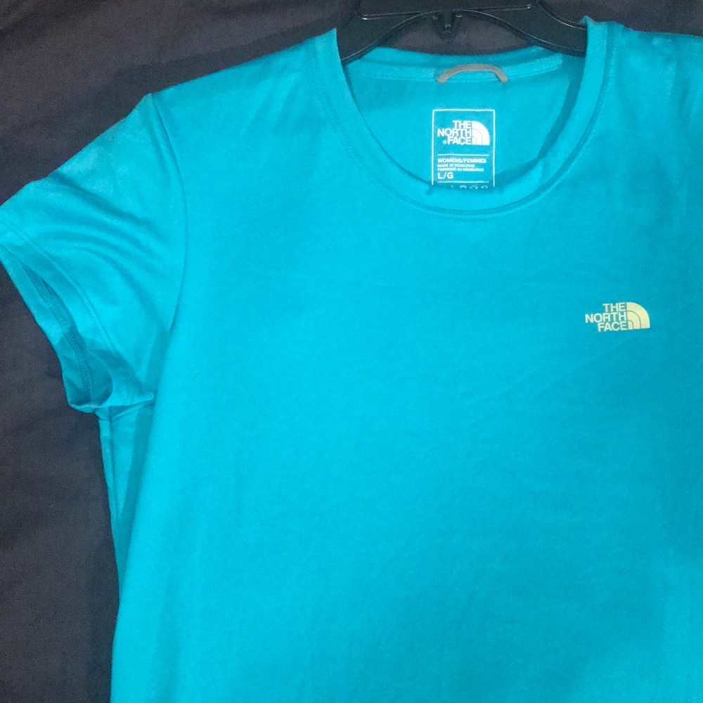 🔵 2/$10 3/$13 5/$20 🔵 North Face women’s t-shirt
